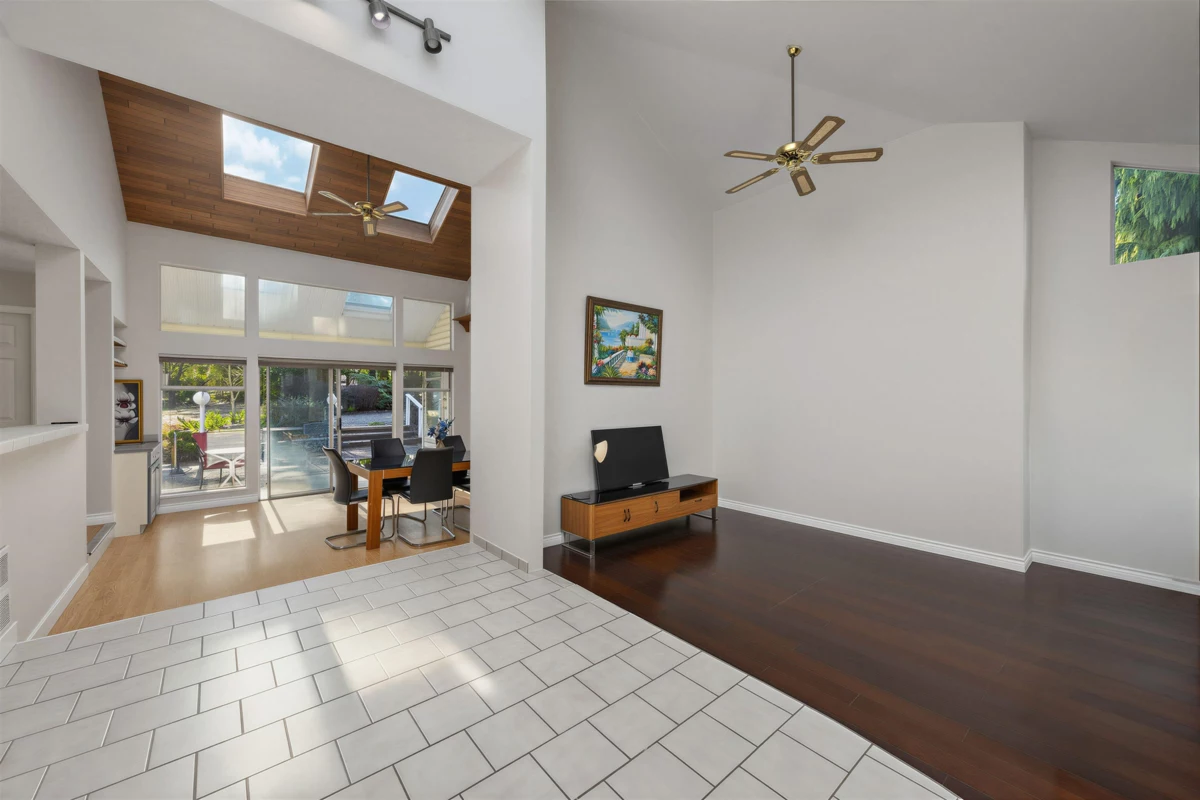 Kitchen Island Photo of 17138 26a Avenue, Surrey, BC