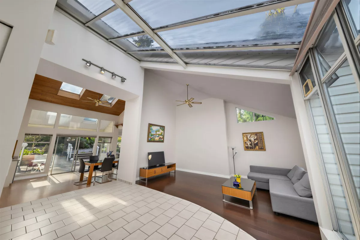 Kitchen Photo of 17138 26a Avenue, Surrey, BC