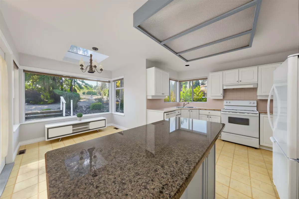 Laundry Room Photo of 17138 26a Avenue, Surrey, BC