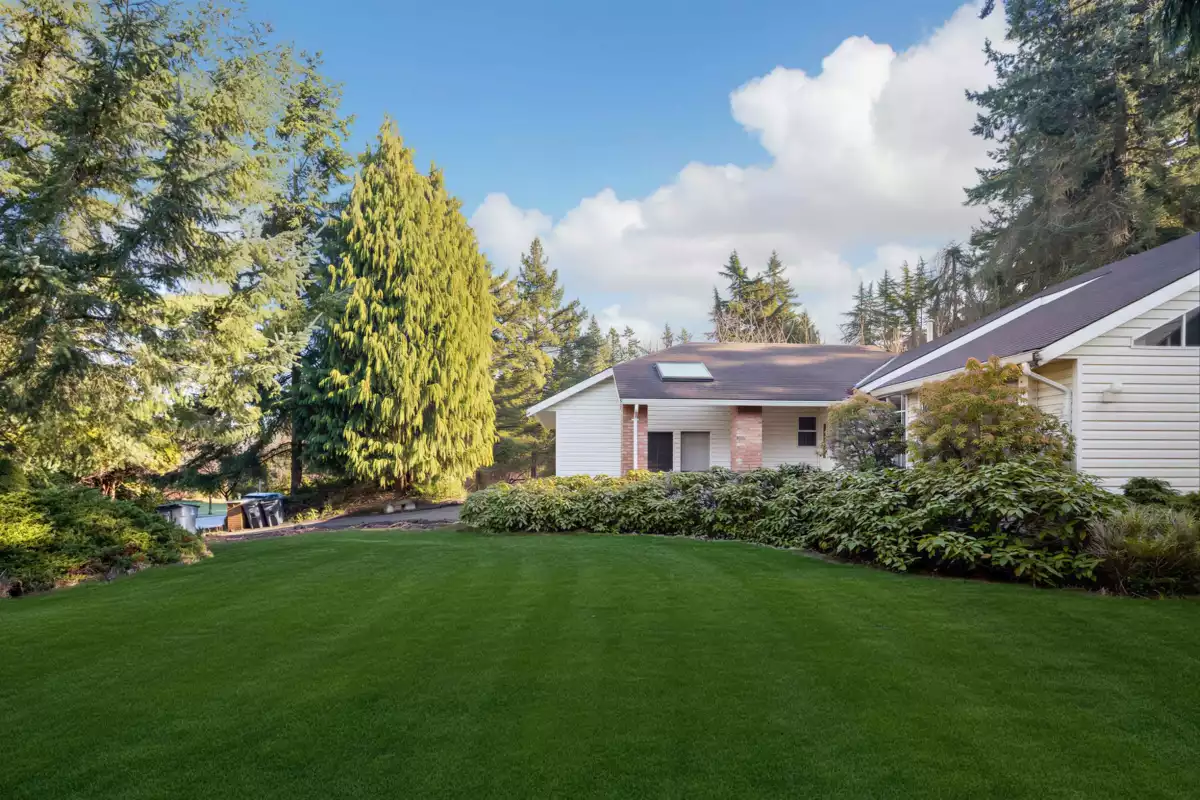 Living Room Photo of 17138 26a Avenue, Surrey, BC