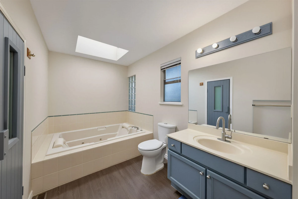 Powder Room Photo of 17138 26a Avenue, Surrey, BC