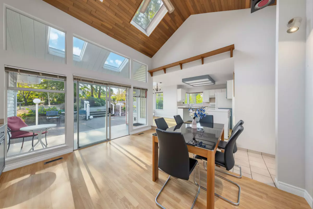 Primary Bathroom Photo of 17138 26a Avenue, Surrey, BC