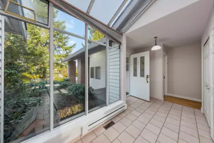 Breakfast Nook Photo of 17138 26a Avenue, Surrey, BC