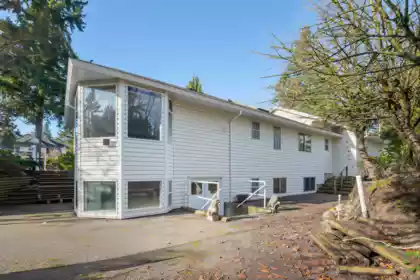 Hot Tub / Spa Photo of 17138 26a Avenue, Surrey, BC