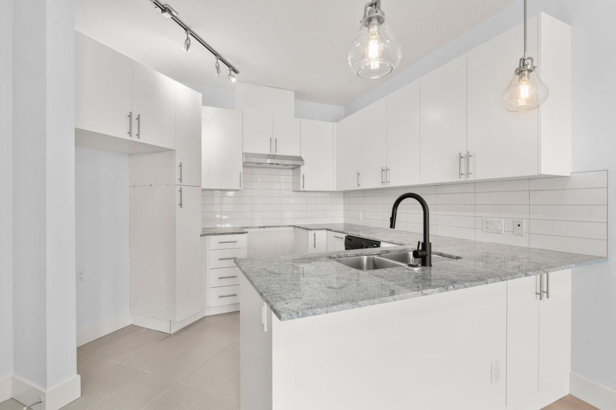 Breakfast Nook Photo of 412 15956 86a Avenue, Surrey, BC