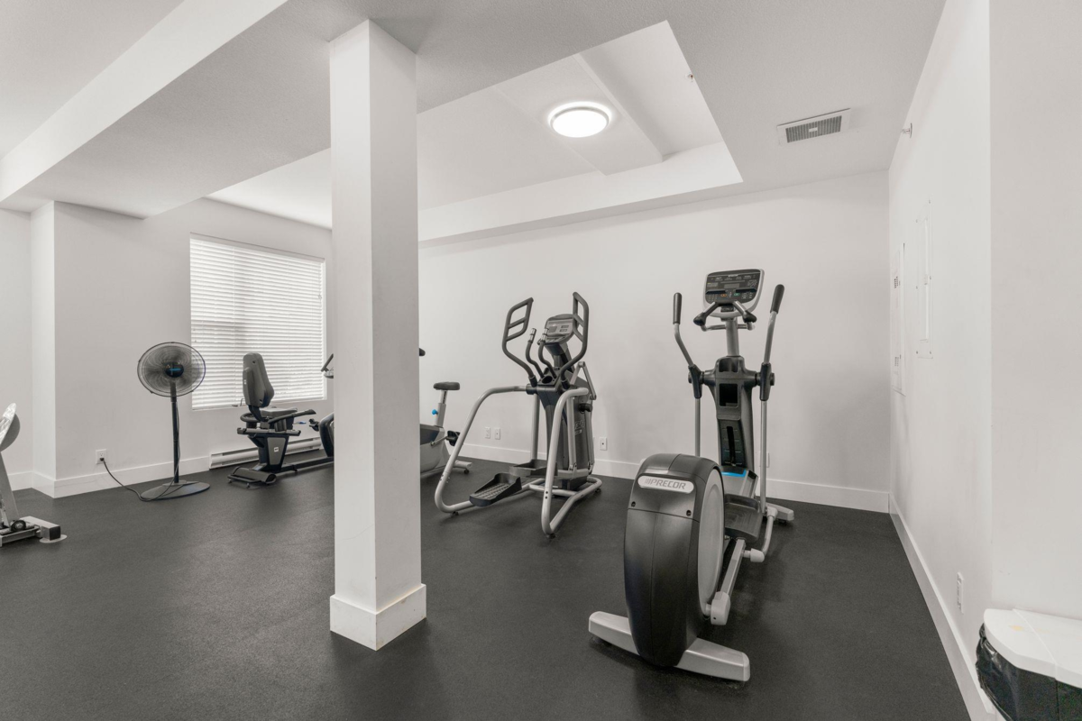 Front Yard Photo of 412 15956 86a Avenue, Surrey, BC