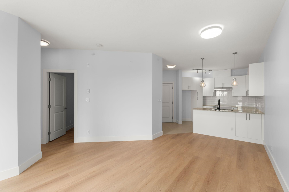 Guest Bathroom Photo of 412 15956 86a Avenue, Surrey, BC