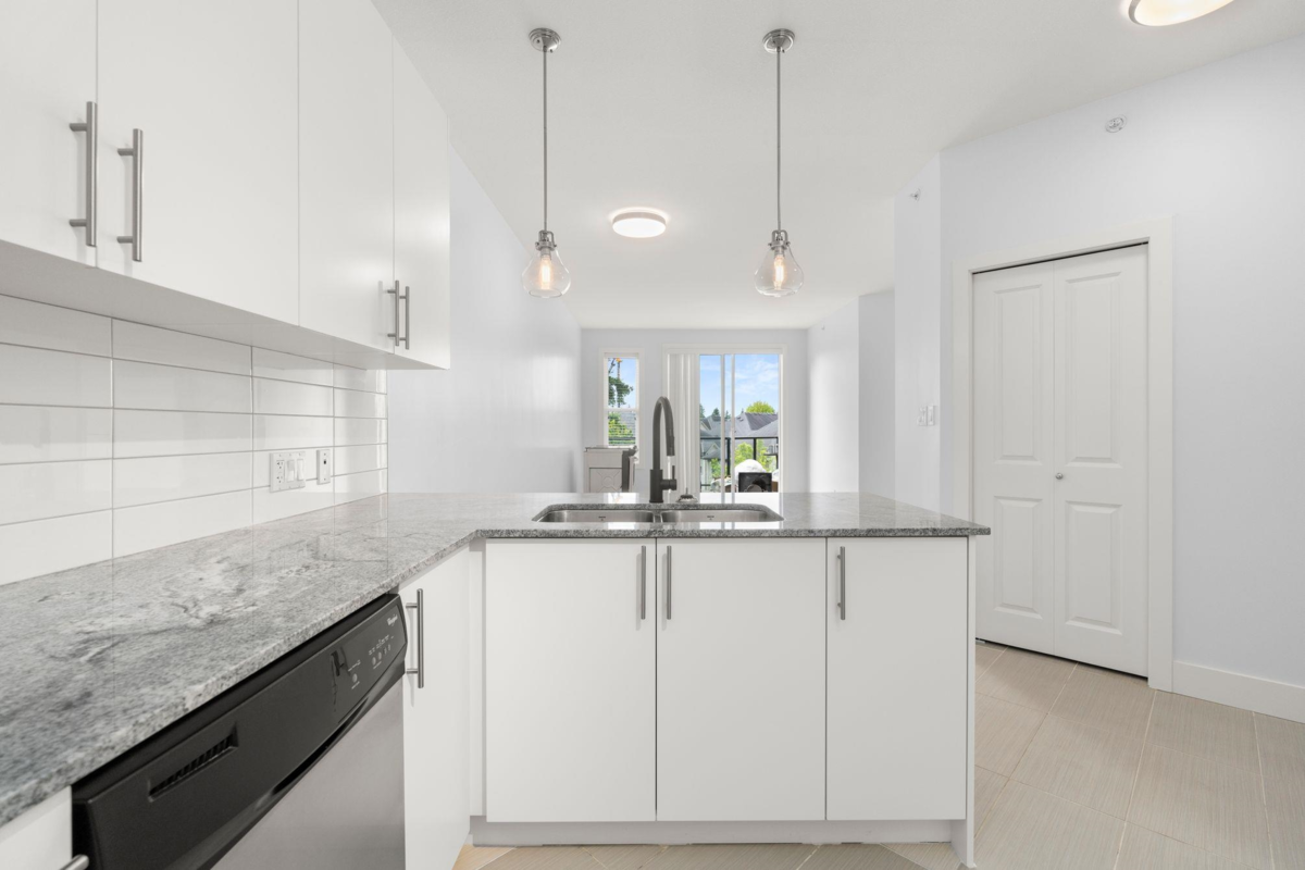 Walk-In Closet Photo of 412 15956 86a Avenue, Surrey, BC