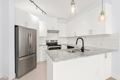 Kitchen Photo of 412 15956 86a Avenue, Surrey, BC