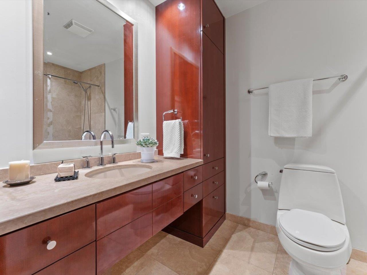 Mudroom Photo of 3704 938 Nelson Street, Vancouver, BC