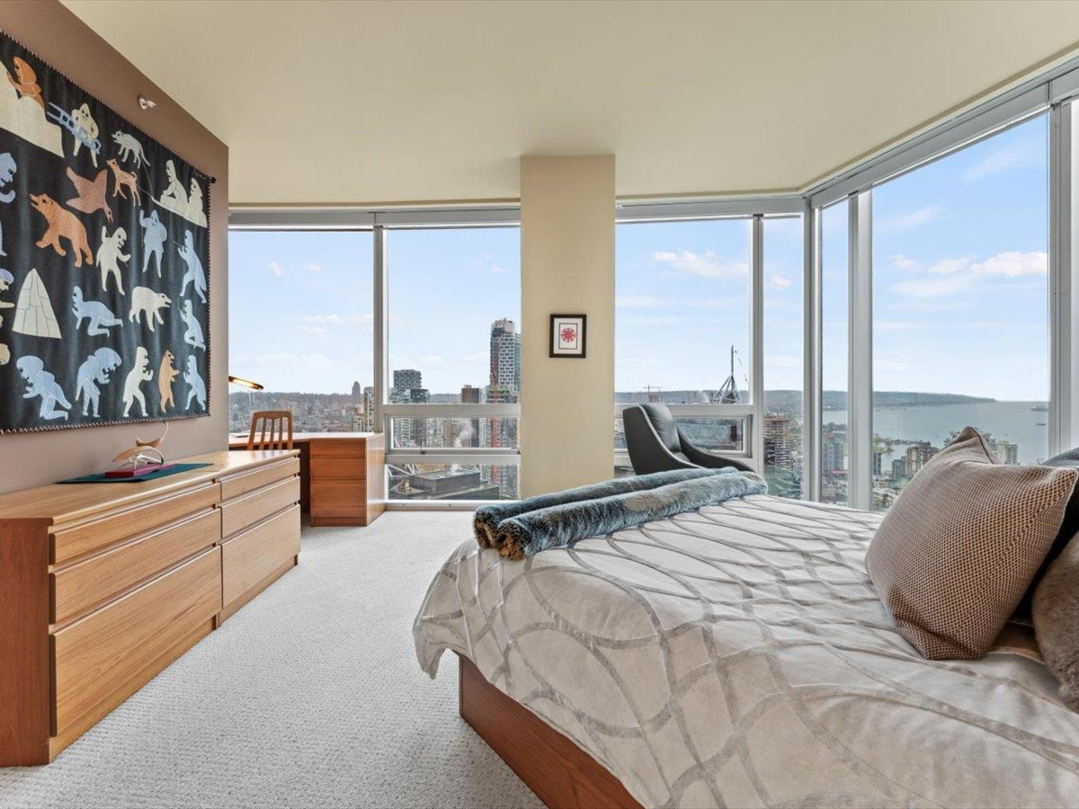 Walk-In Closet Photo of 3704 938 Nelson Street, Vancouver, BC