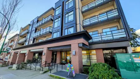 211 7727 Royal Oak Avenue, Burnaby, BC