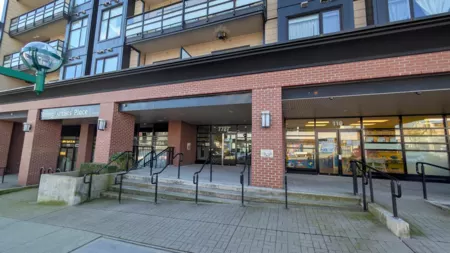 211 7727 Royal Oak Avenue, Burnaby, BC