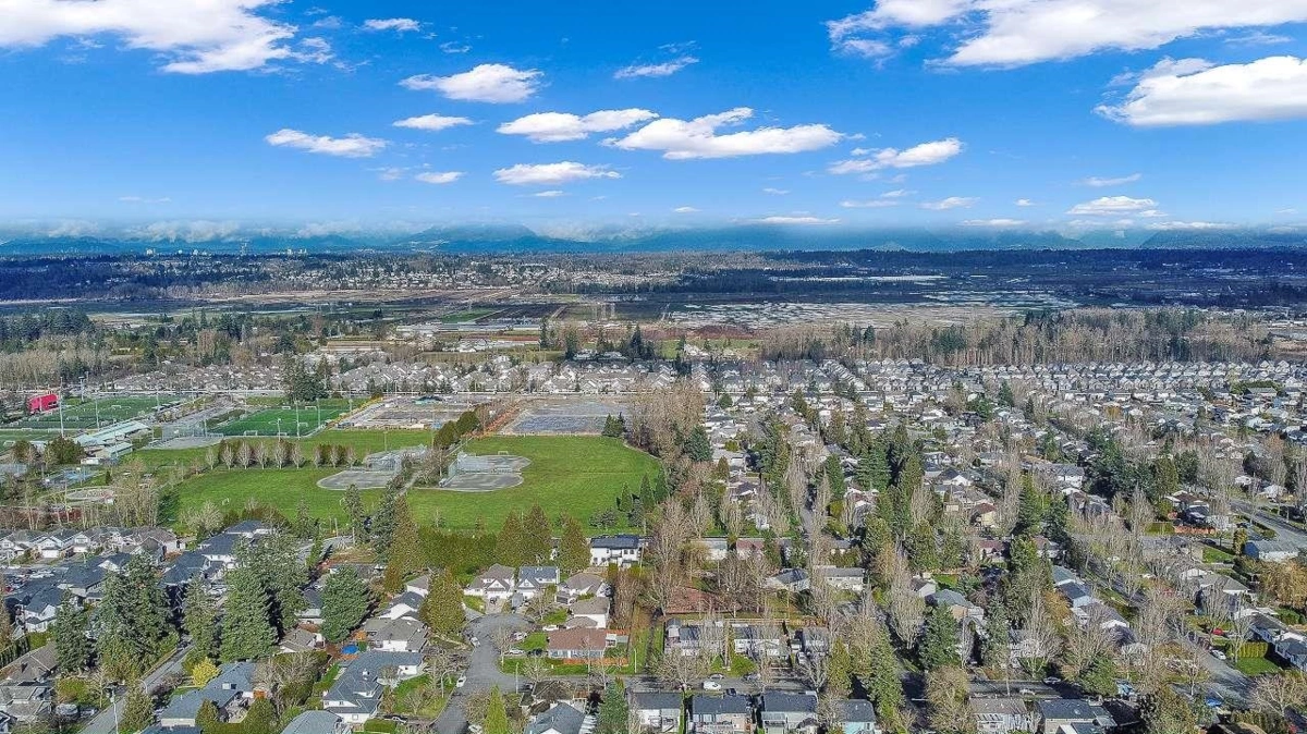 Kitchen Photo of 6032 171a Street, Surrey, BC