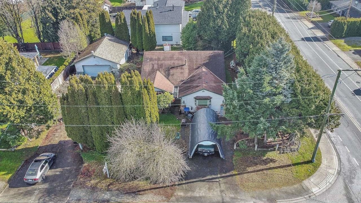Walk-In Closet Photo of 6032 171a Street, Surrey, BC