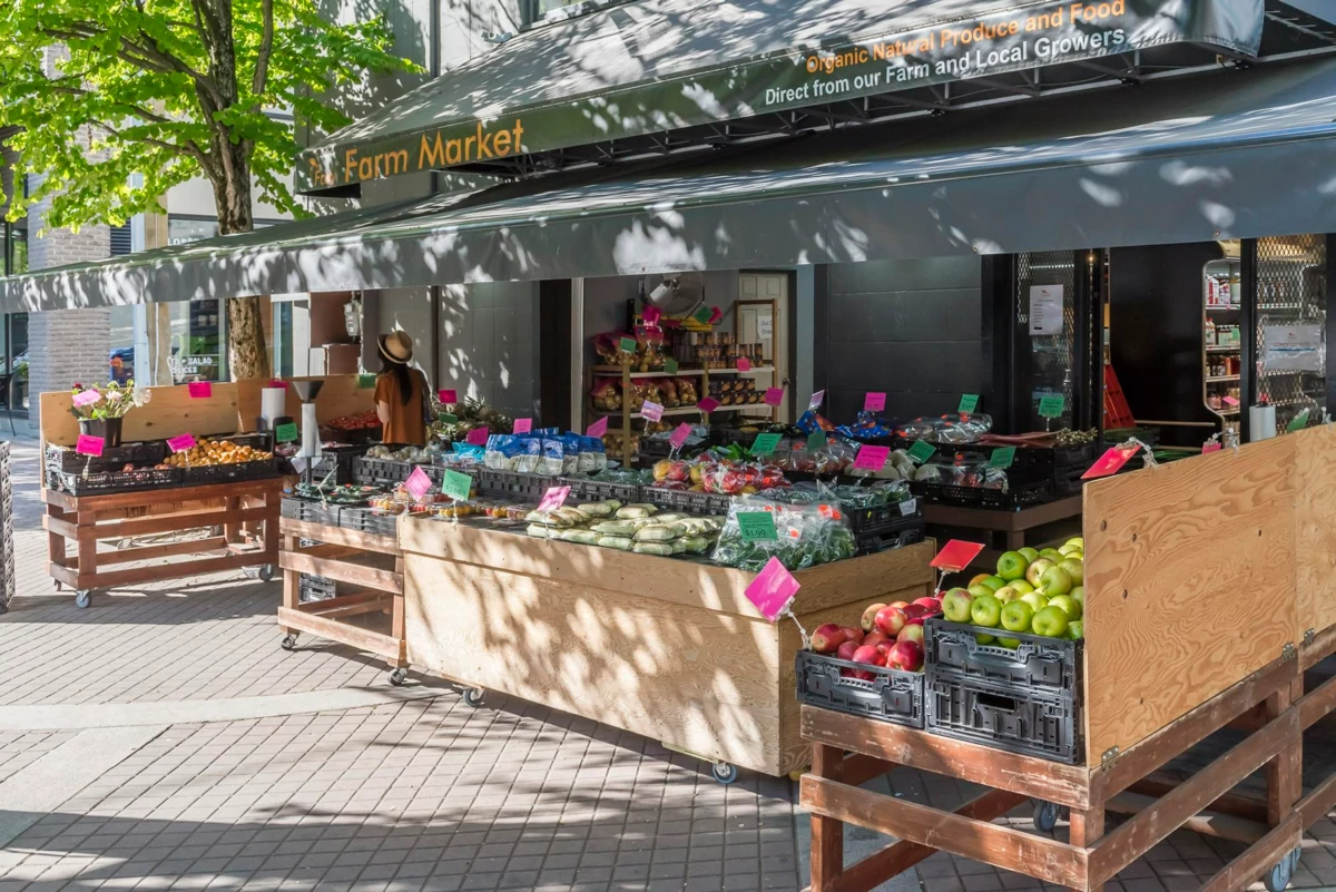 Front Yard Photo of 203 145 St. Georges Avenue, North Vancouver, BC