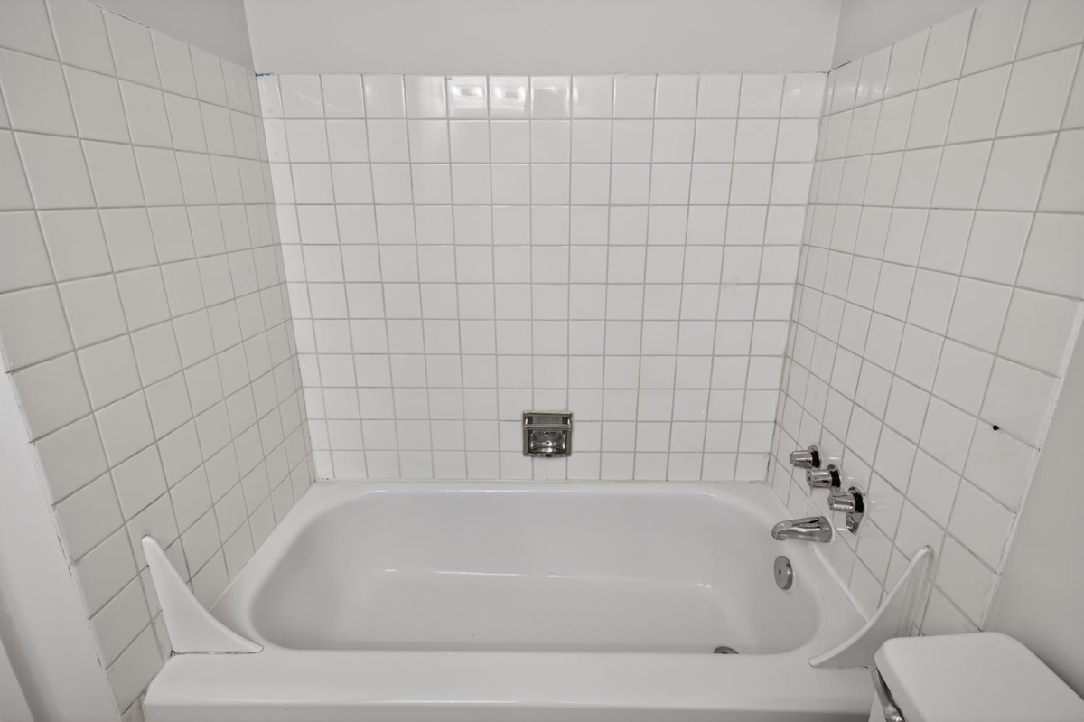 Loft / Bonus Room Photo of 203 145 St. Georges Avenue, North Vancouver, BC