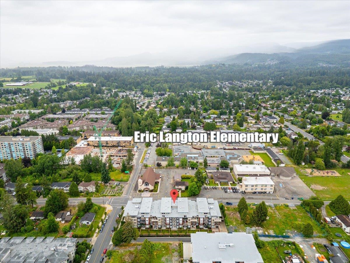 Entry Foyer Photo of 314 22562 121 Avenue, Maple Ridge, BC