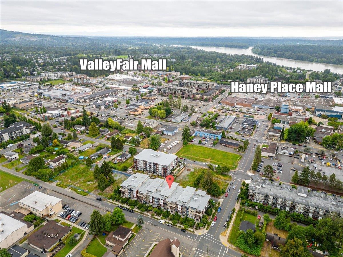 Hallway Photo of 314 22562 121 Avenue, Maple Ridge, BC