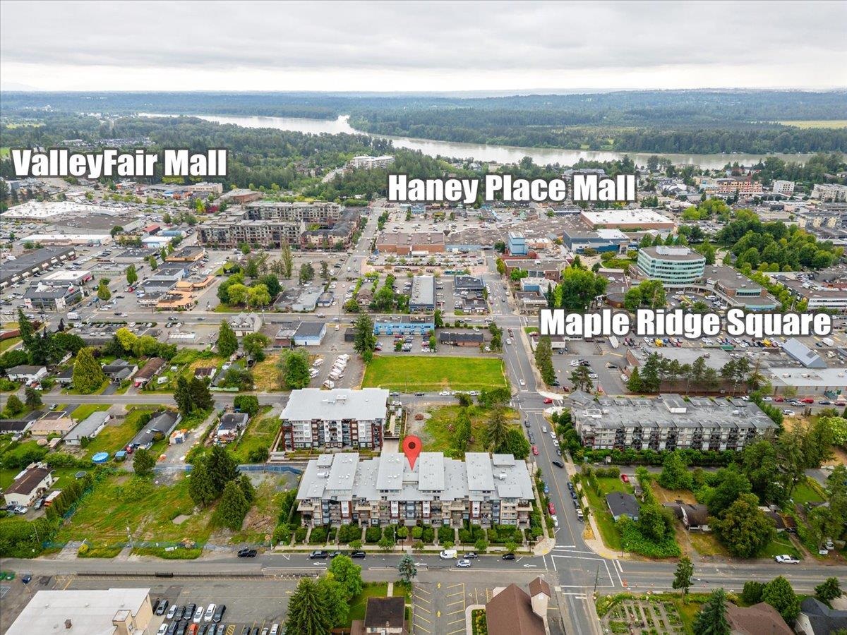 Mudroom Photo of 314 22562 121 Avenue, Maple Ridge, BC