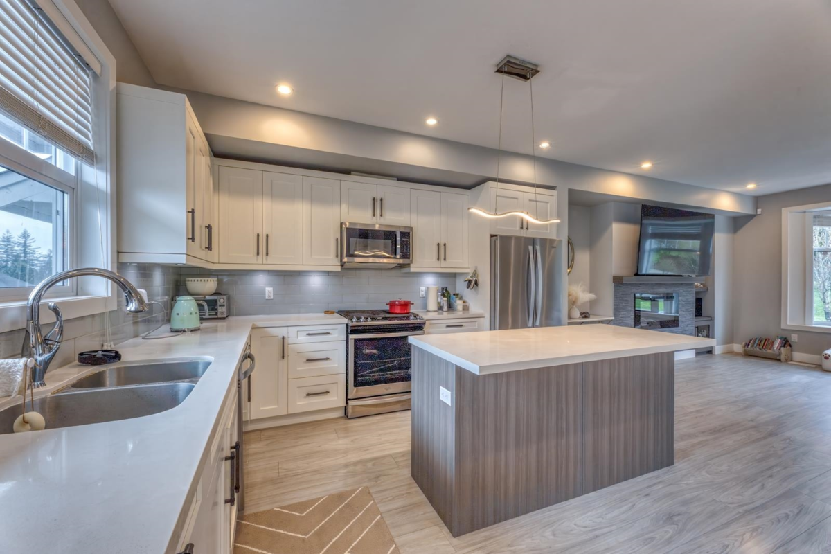 Dining Area Photo of 104 1392 Trafalgar Street, Coquitlam, BC