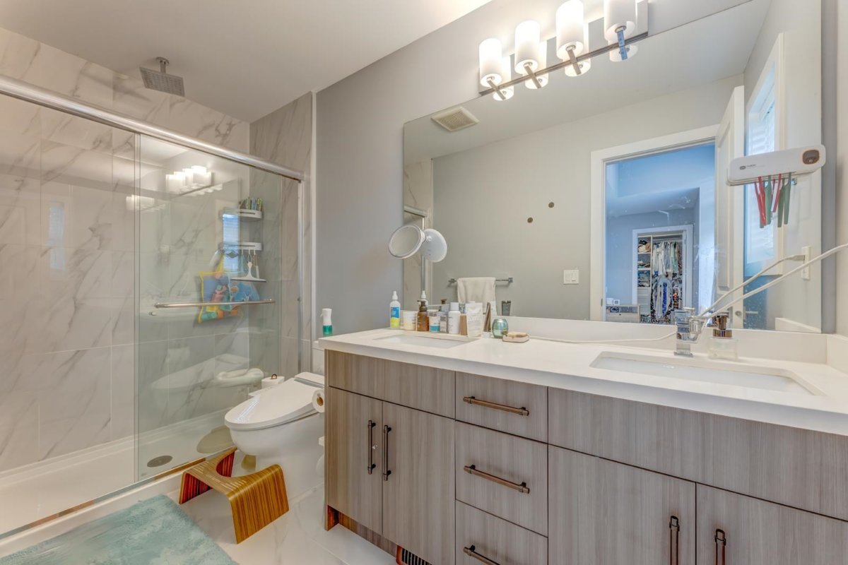 Primary Bathroom Photo of 104 1392 Trafalgar Street, Coquitlam, BC