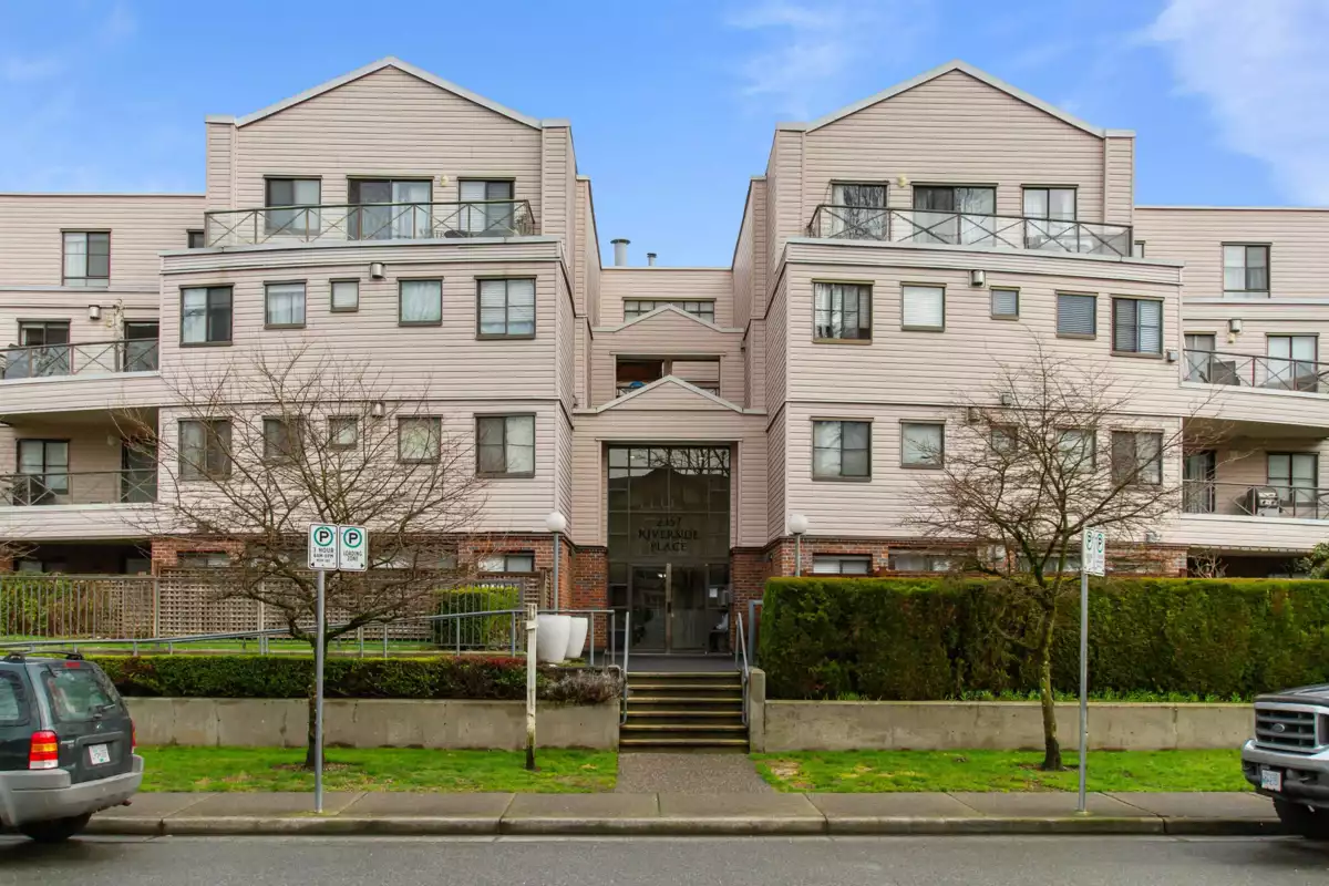 Backyard Photo of 306 2357 Whyte Avenue, Port Coquitlam, BC