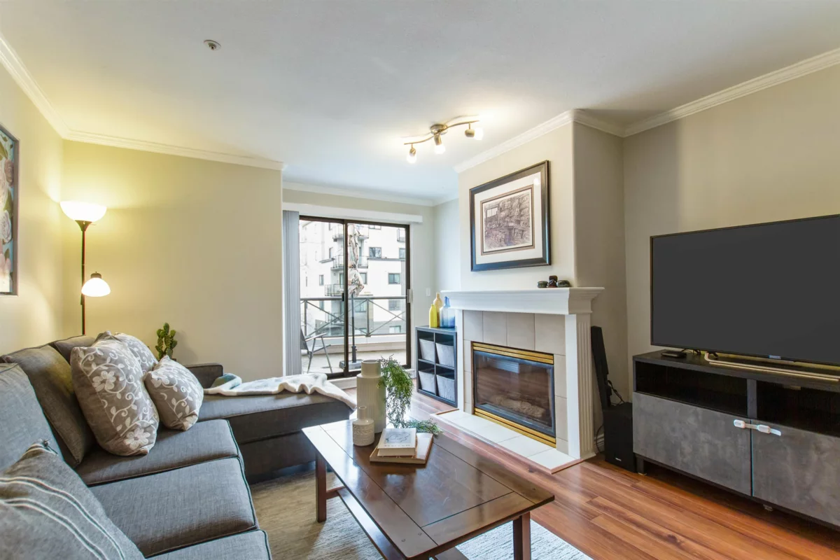 Dining Area Photo of 306 2357 Whyte Avenue, Port Coquitlam, BC