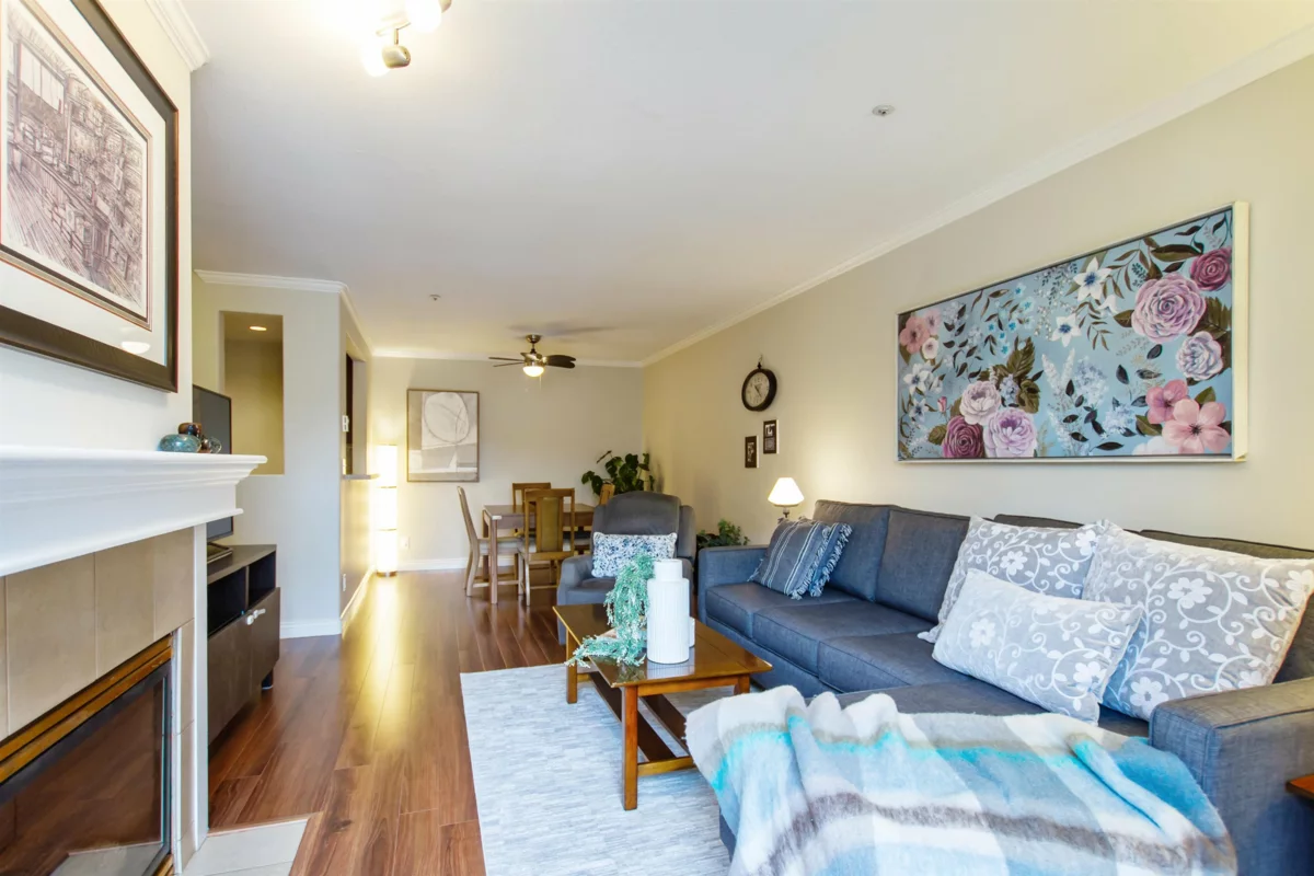 Kitchen Photo of 306 2357 Whyte Avenue, Port Coquitlam, BC