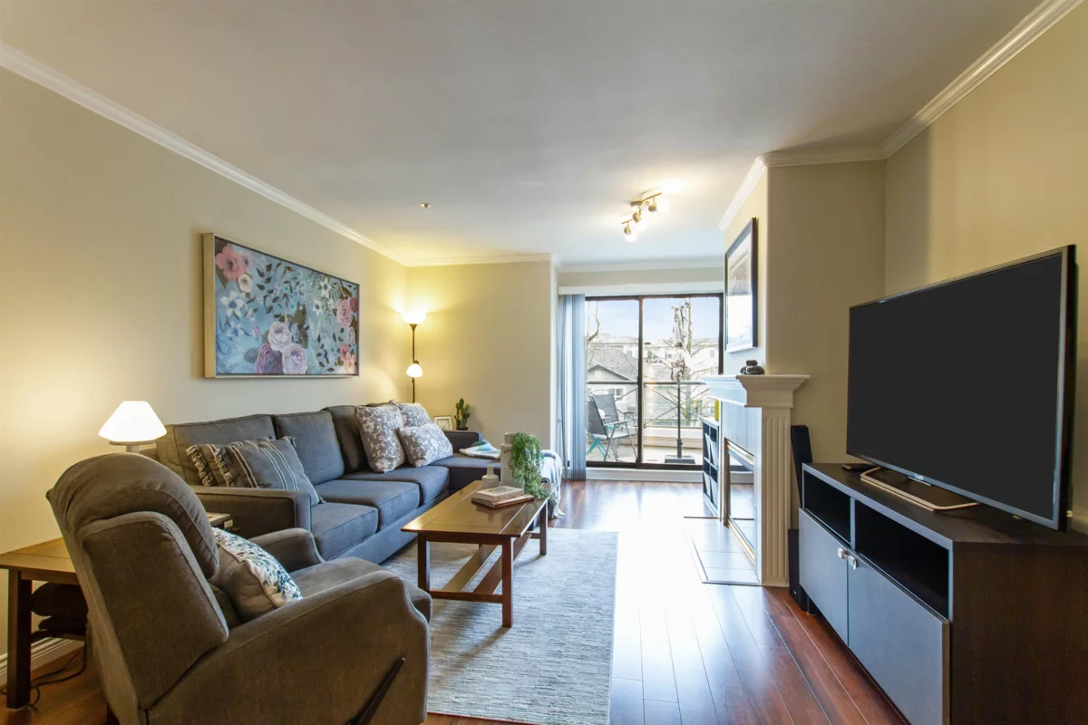 Living Room Photo of 306 2357 Whyte Avenue, Port Coquitlam, BC