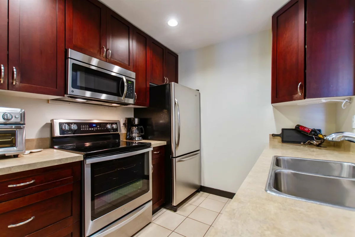 Primary Bathroom Photo of 306 2357 Whyte Avenue, Port Coquitlam, BC