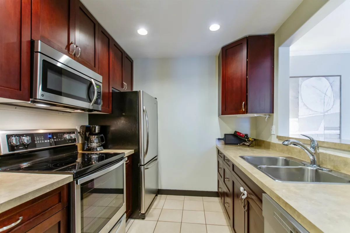 Walk-In Closet Photo of 306 2357 Whyte Avenue, Port Coquitlam, BC