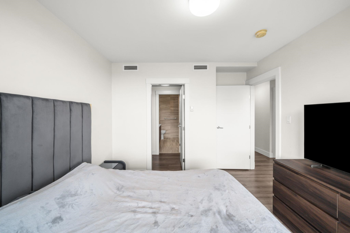 Kitchen Island Photo of 613 10788 No. 5 Road, Richmond, BC