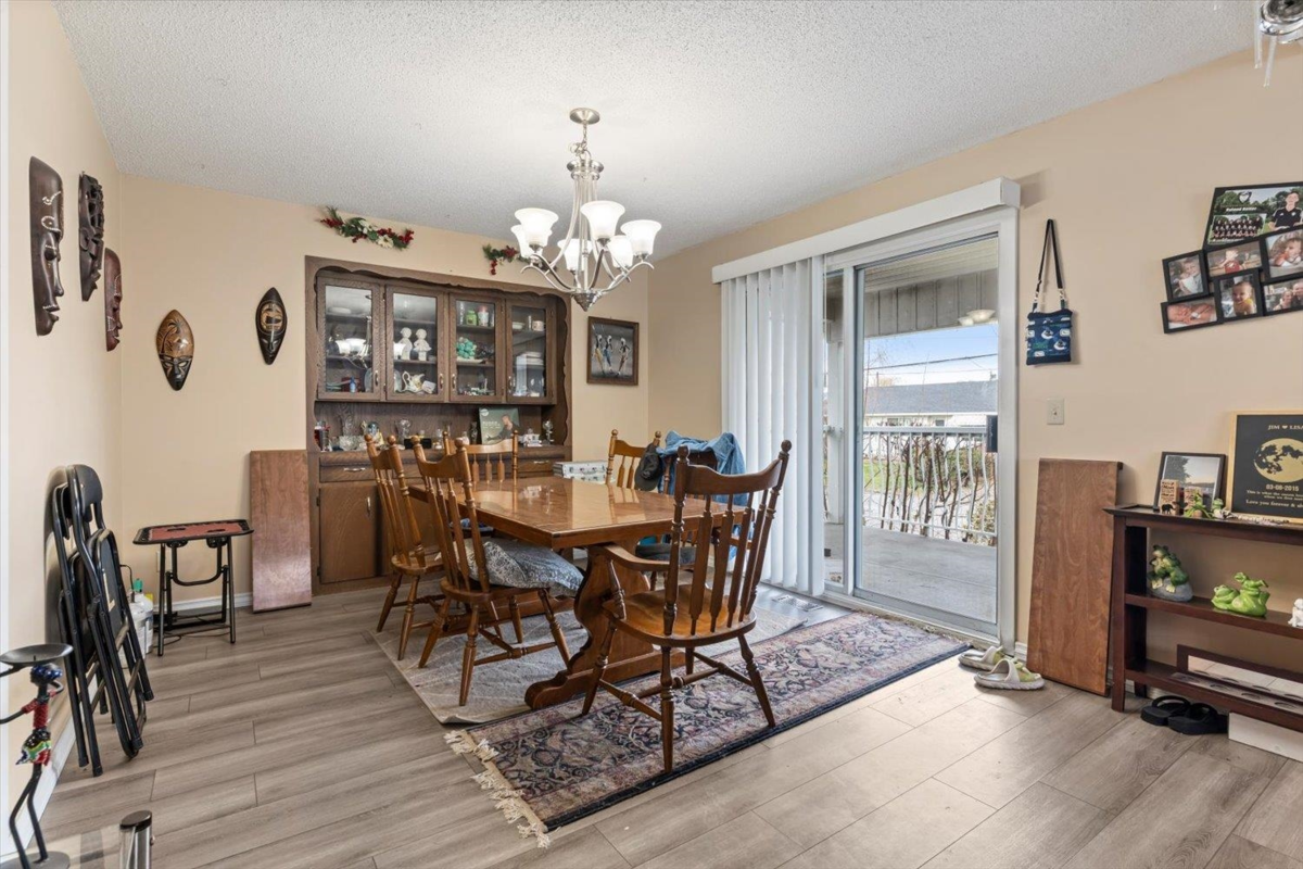 Breakfast Nook Photo of 45675 Marshall Avenue, Chilliwack, BC