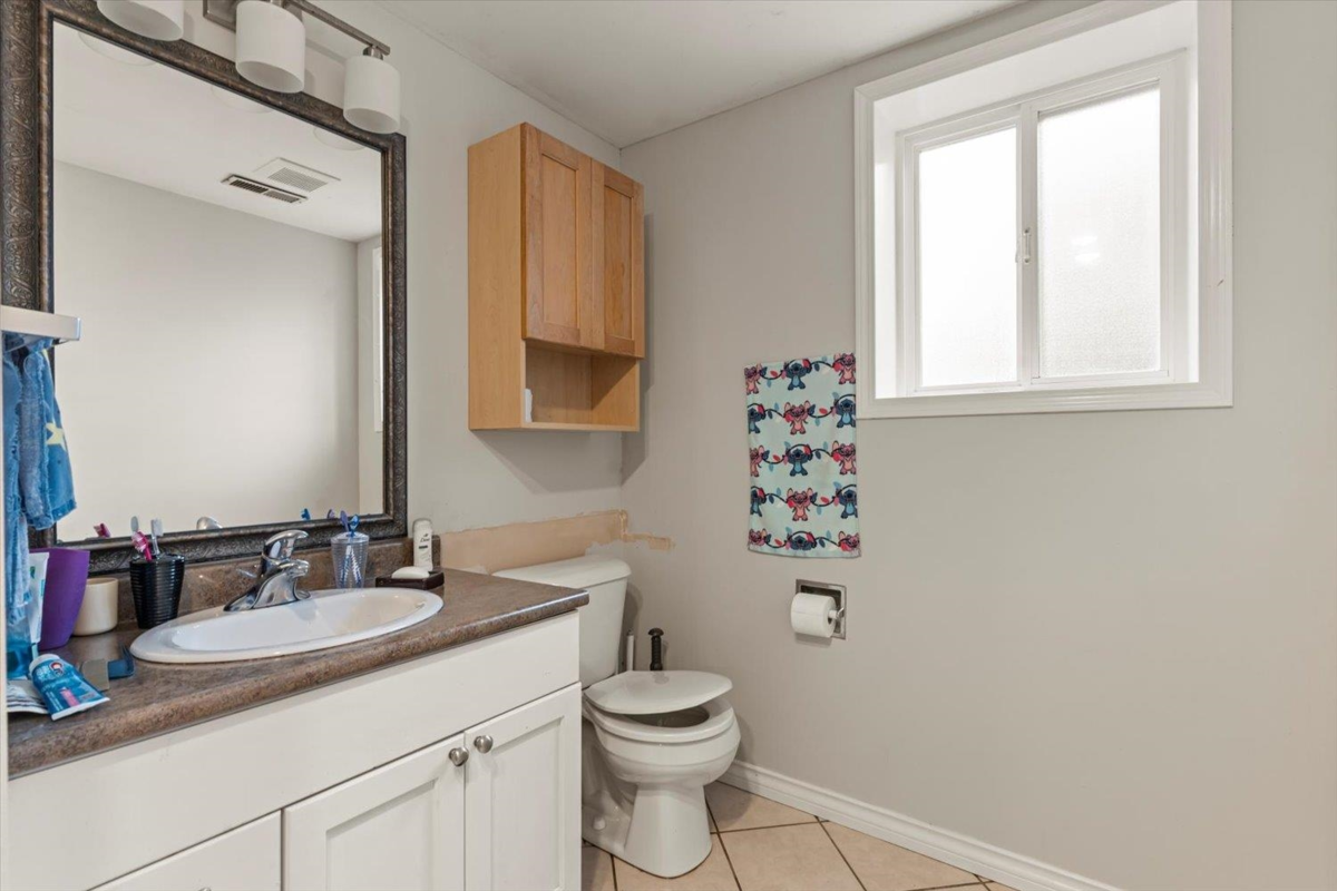 Guest Bathroom Photo of 45675 Marshall Avenue, Chilliwack, BC