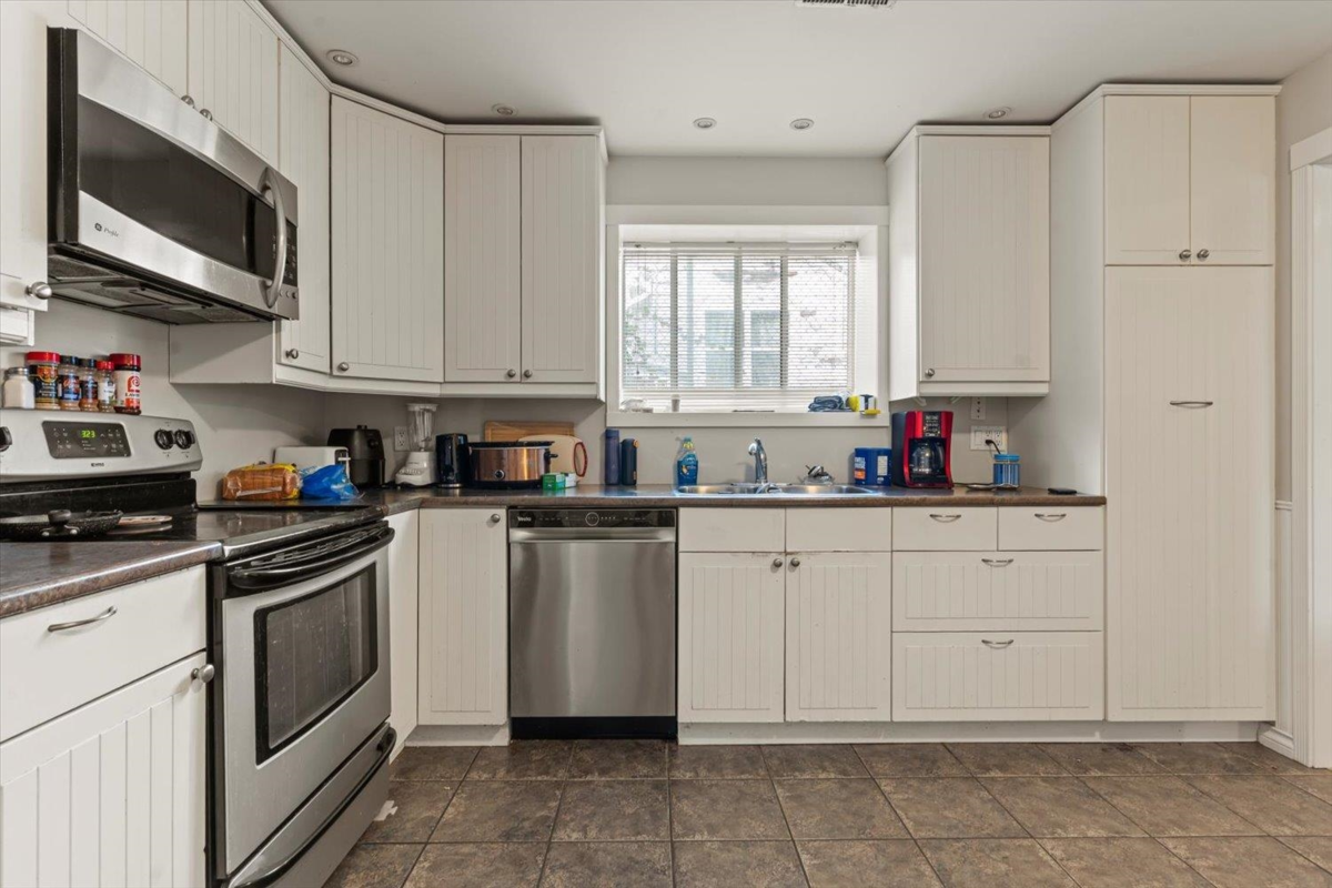 Hallway Photo of 45675 Marshall Avenue, Chilliwack, BC