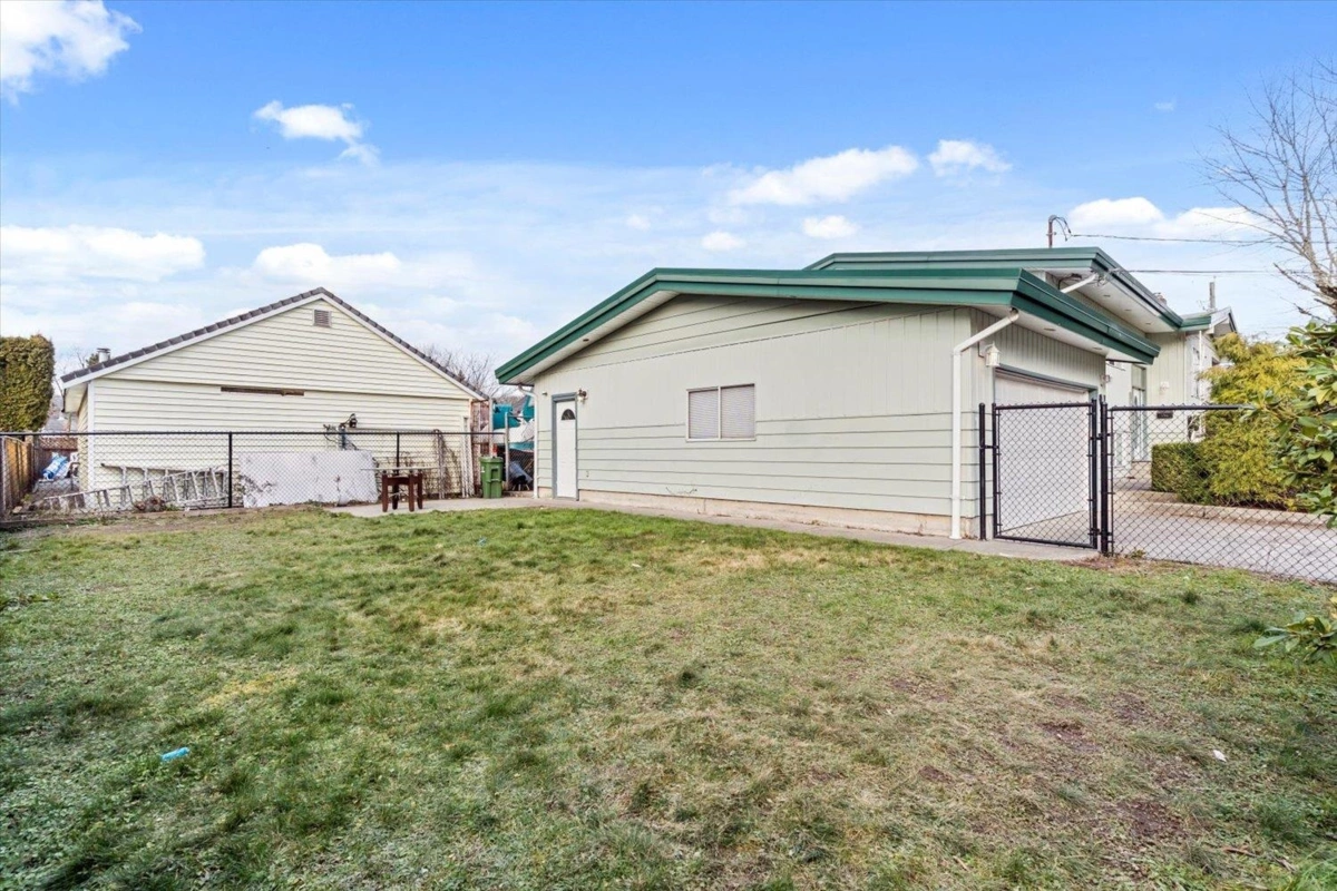 Hot Tub / Spa Photo of 45675 Marshall Avenue, Chilliwack, BC