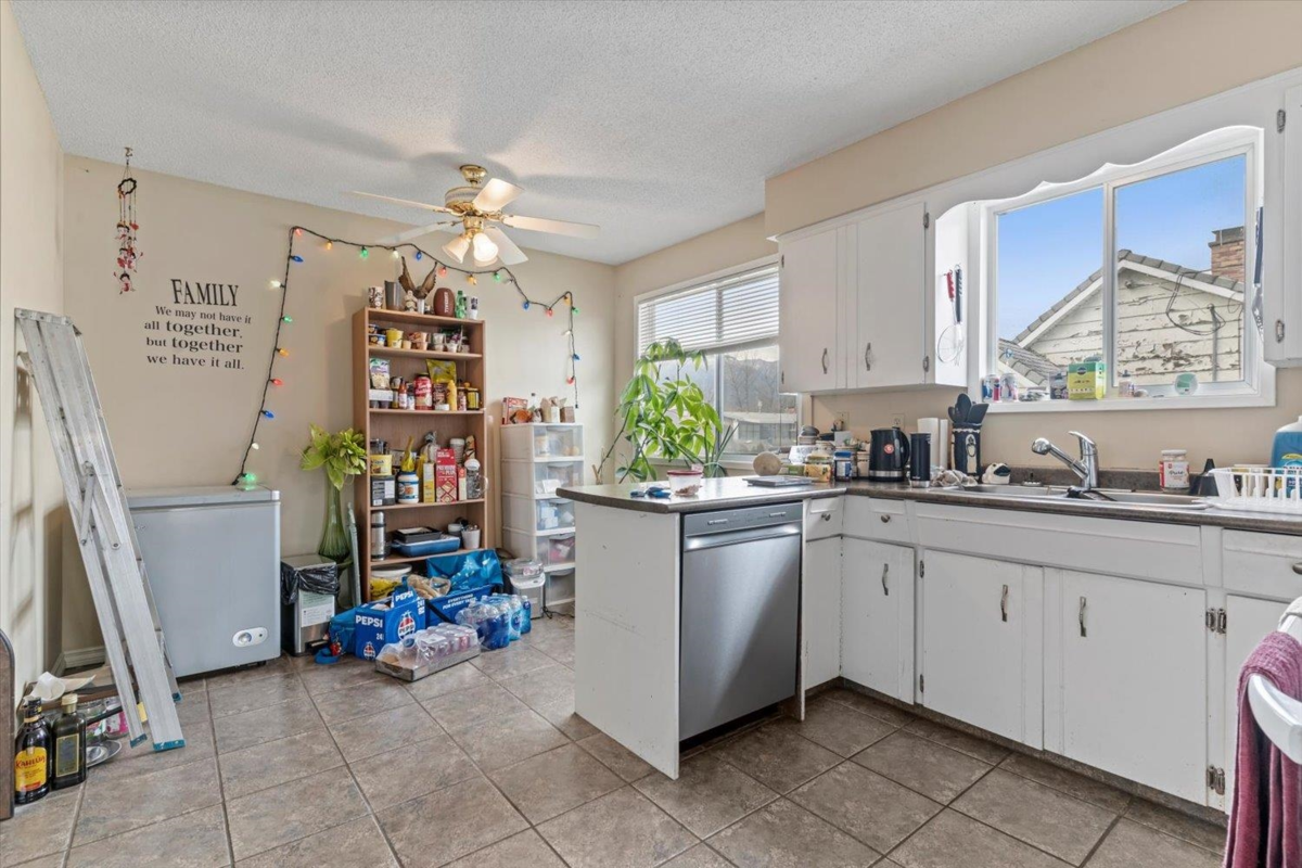 Kitchen Photo of 45675 Marshall Avenue, Chilliwack, BC