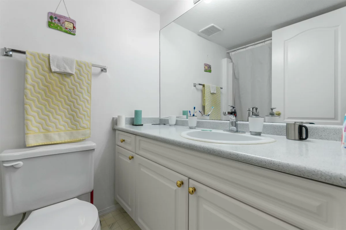 Entry Foyer Photo of 202 1275 Scott Drive, Hope, BC