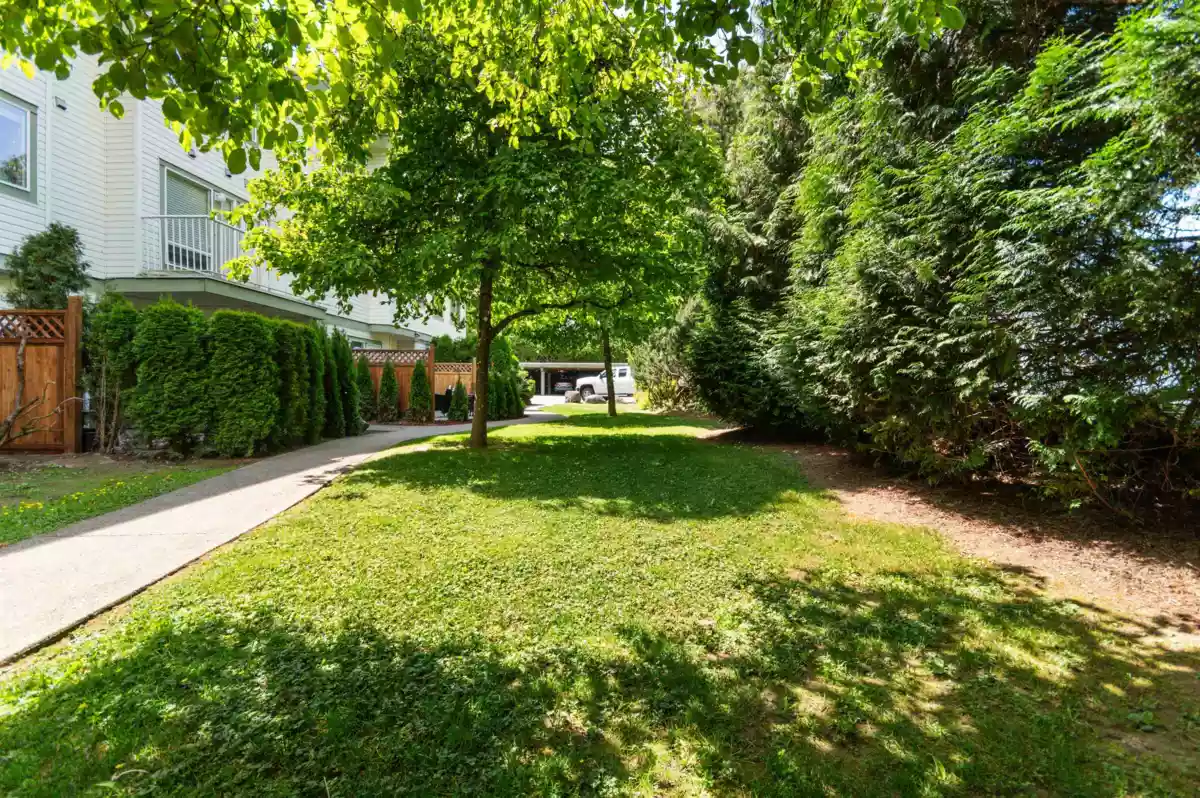 Front Yard Photo of 202 1275 Scott Drive, Hope, BC