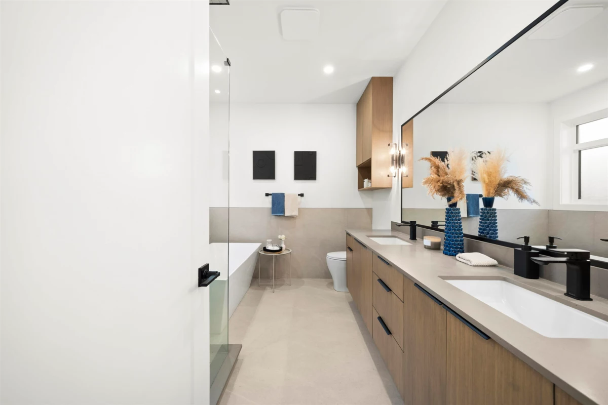 Outdoor Deck Photo of 16178 78 Avenue, Surrey, BC