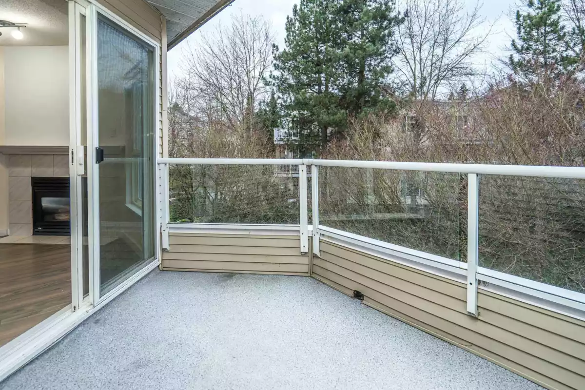 Entry Foyer Photo of 307 16137 83 Avenue, Surrey, BC