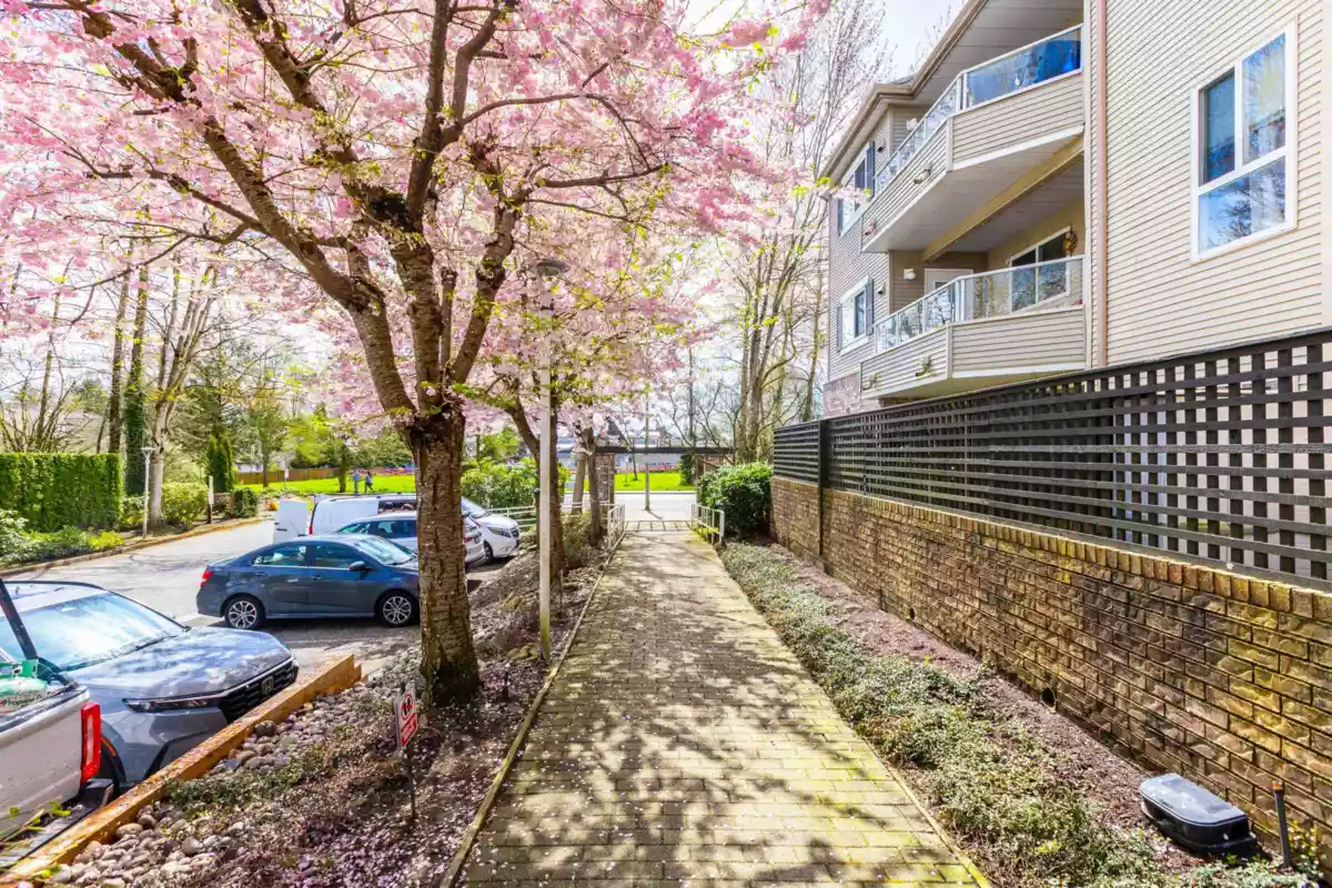 Garden / Landscaping Photo of 307 16137 83 Avenue, Surrey, BC