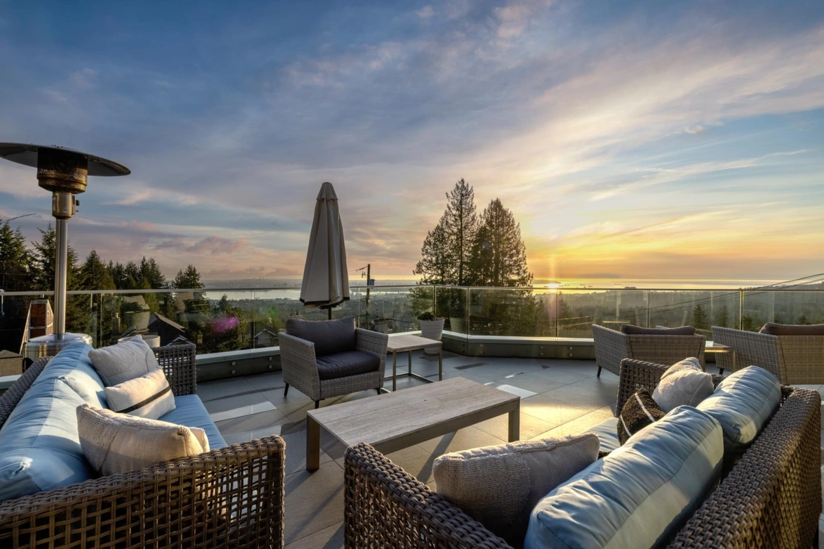 Breakfast Nook Photo of 310 Beaver Road, North Vancouver, BC