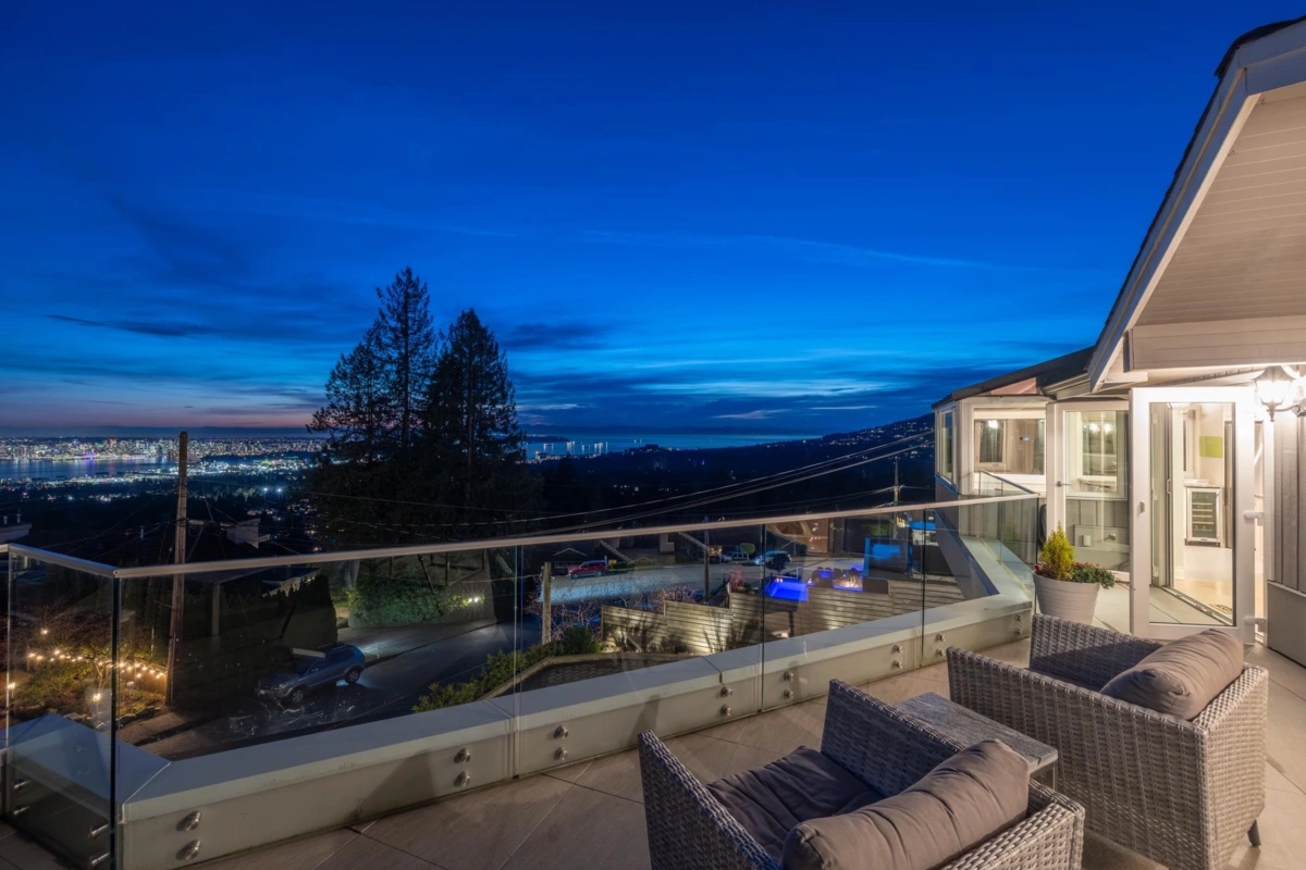 Walk-In Closet Photo of 310 Beaver Road, North Vancouver, BC
