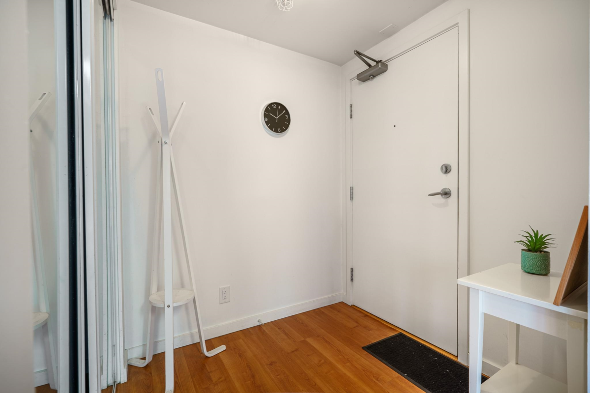 Exterior Rear Photo of 1209 111 W Georgia Street, Vancouver, BC