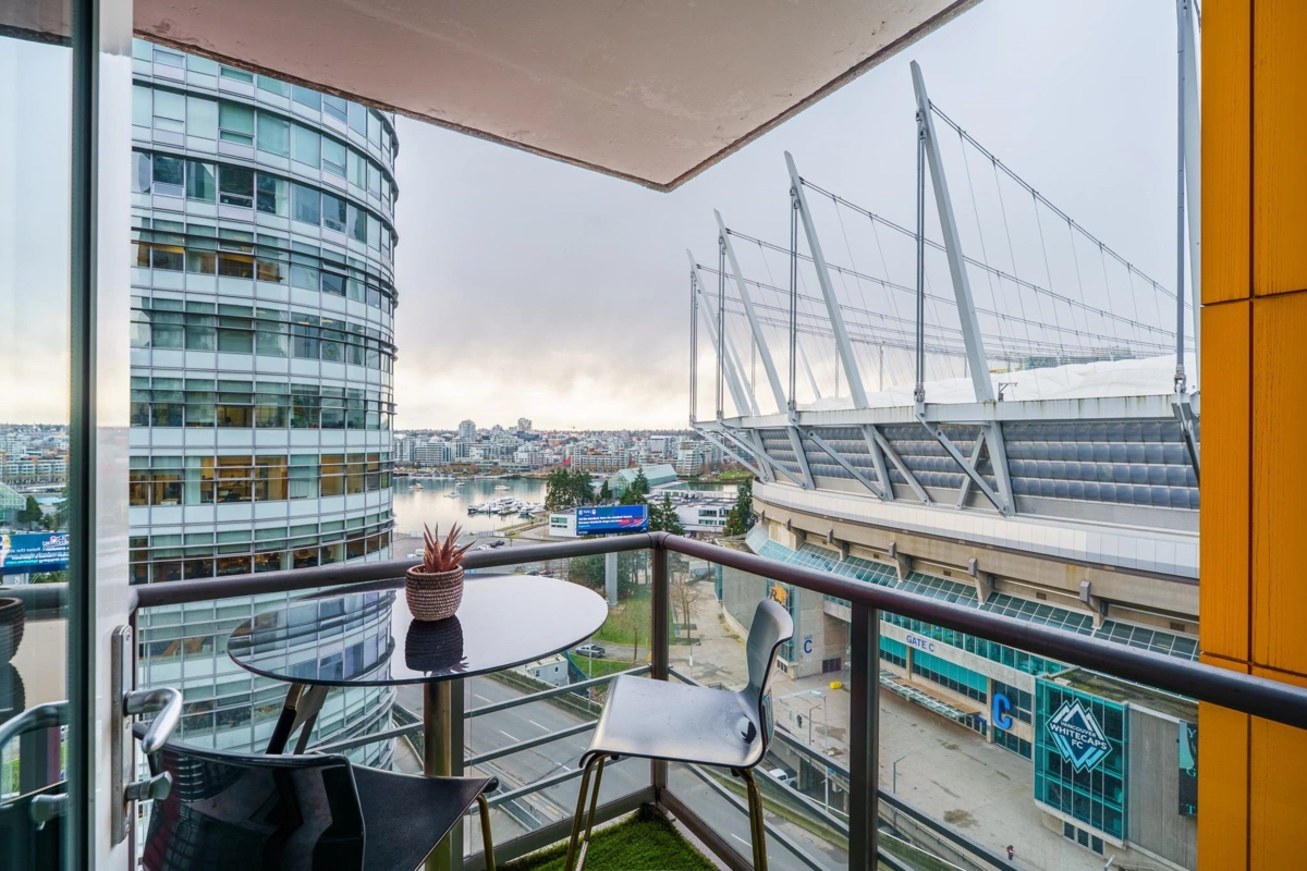 Guest Bathroom Photo of 1209 111 W Georgia Street, Vancouver, BC