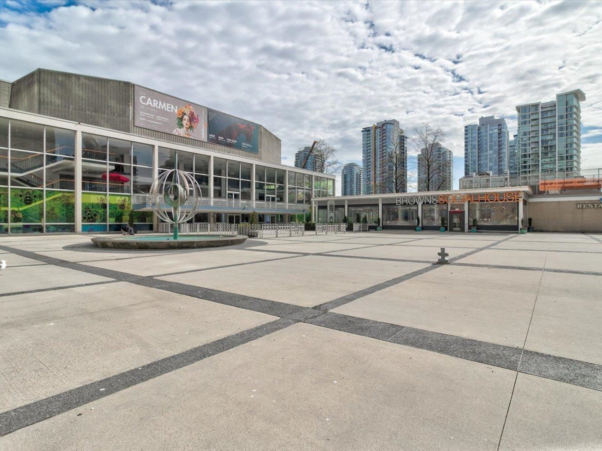 Outdoor Deck Photo of 1209 111 W Georgia Street, Vancouver, BC