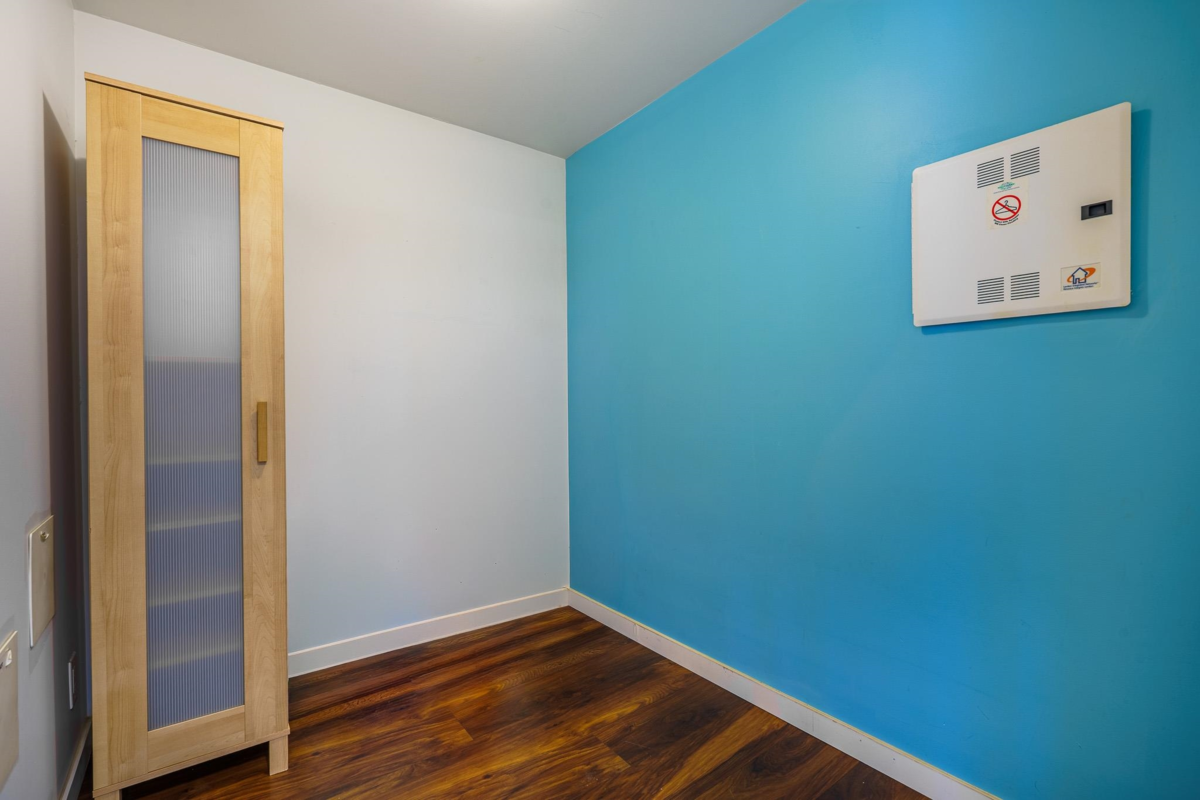 Walk-In Closet Photo of 1209 111 W Georgia Street, Vancouver, BC