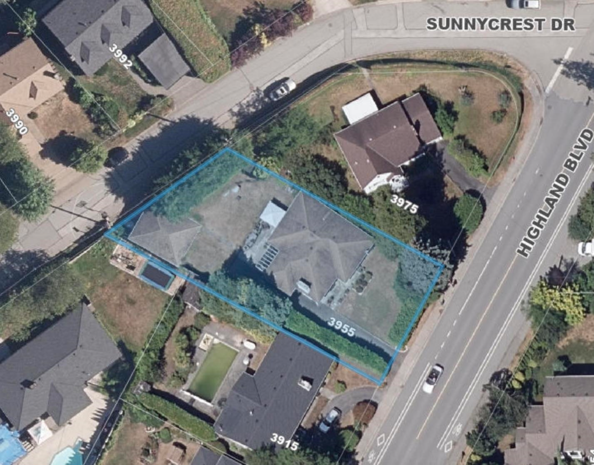 Living Room Photo of 3955 Highland Boulevard, North Vancouver, BC